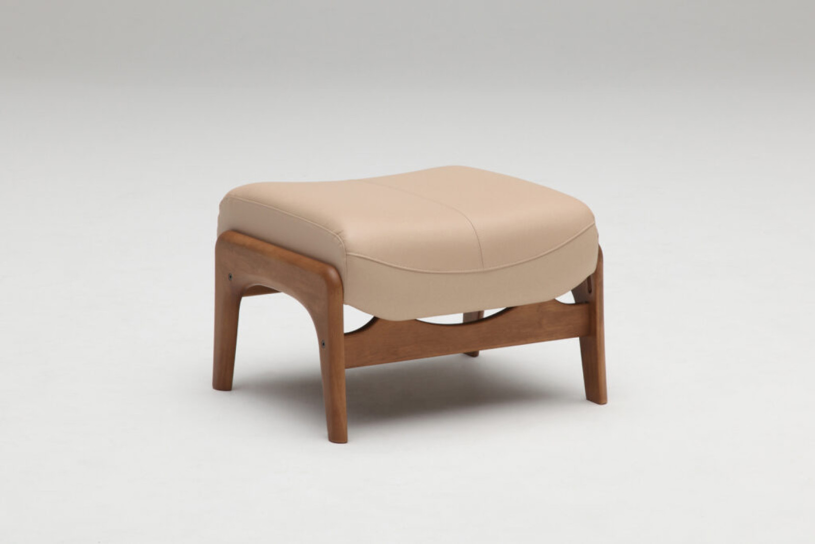 ハイバックコンパクトソファの代名詞/W158モデル