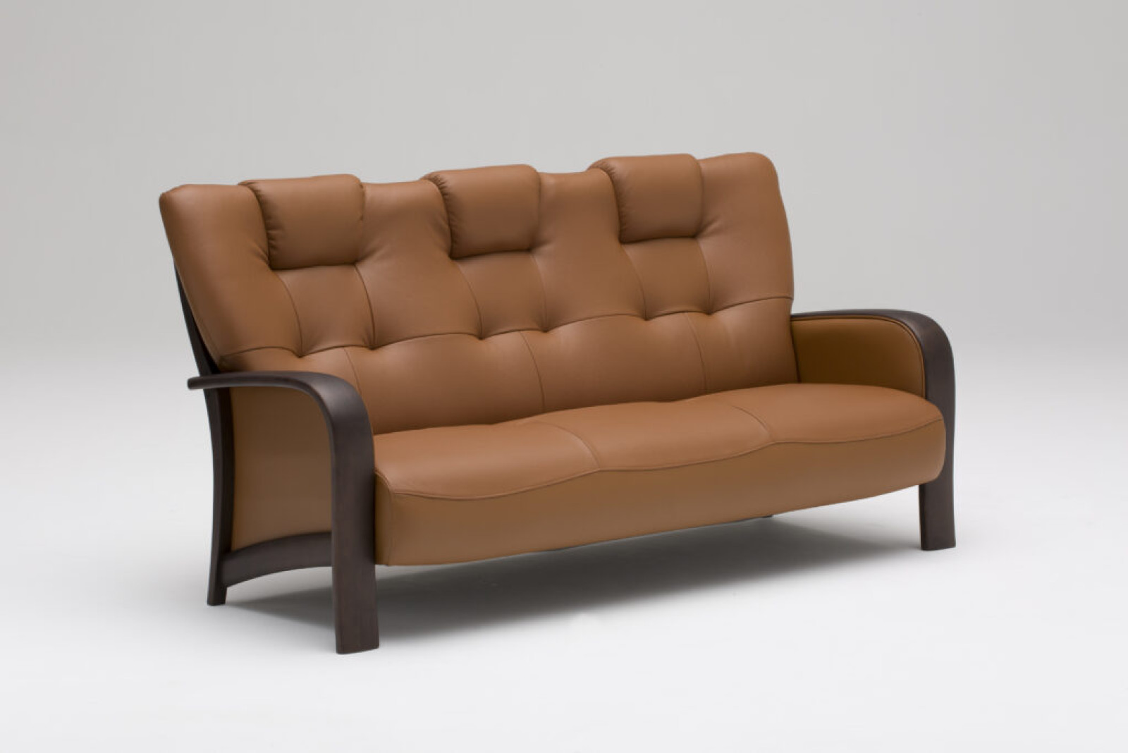 ハイバックコンパクトソファの代名詞/W158モデル